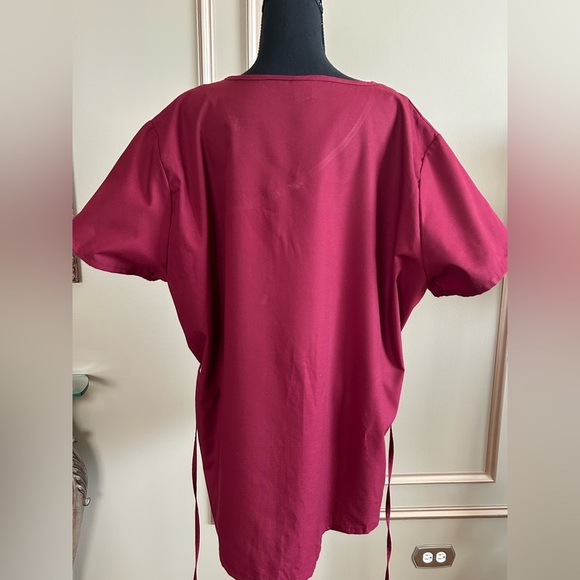 Denice Burgundy Wrap V-Neck Scrub Top with Pockets Size 3XL - Picture 4 of 6